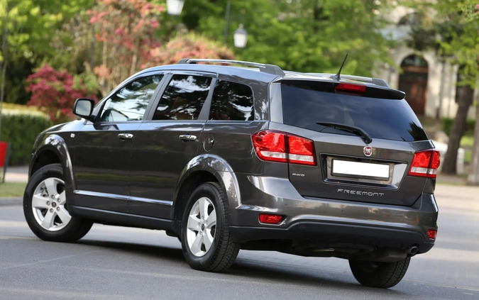 Fiat Freemont cena 56800 przebieg: 90000, rok produkcji 2015 z Toruń małe 781
